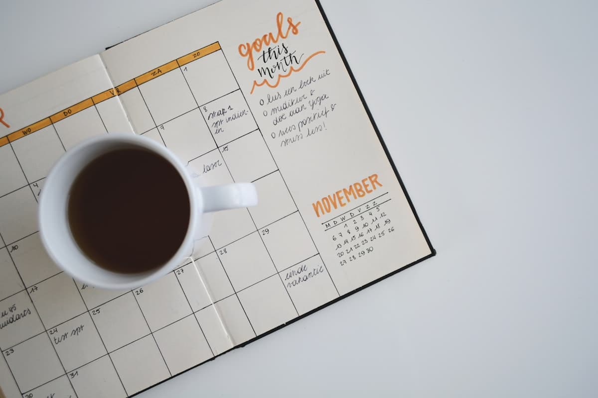 Calendly vs Cal.com for your AI booking bot